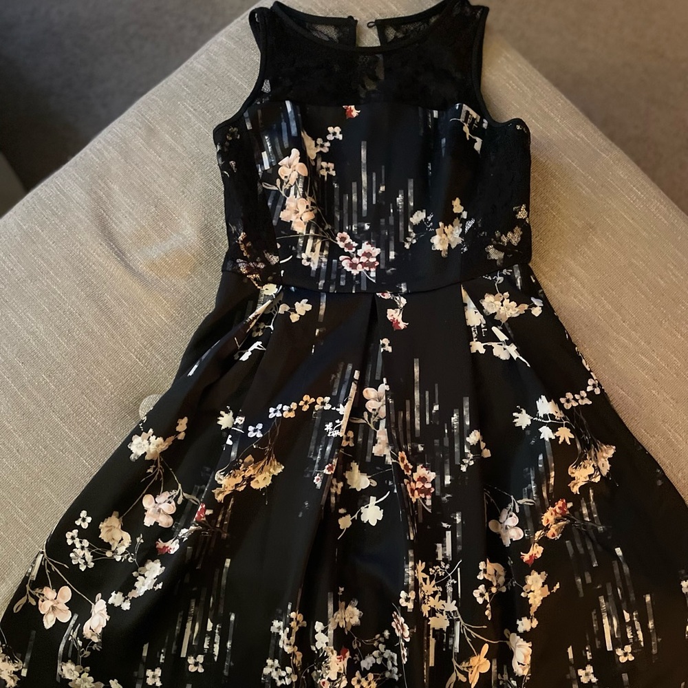 WHBM Floral-Print Fit-And-Flare Dress - Picture 5 of 11